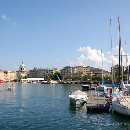 Апартаменты Lake Como Holiday Apartments Комо