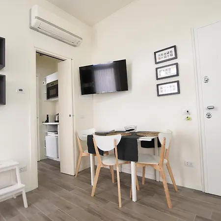 Апартаменты Lake Como Holiday Apartments *